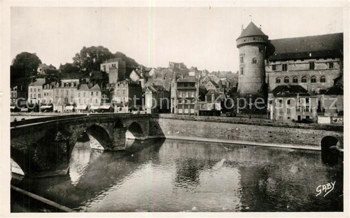 Laval Mayenne Vieux Pont sur la Mayenne et le Chateau