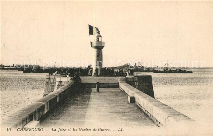 Cherbourg La Jetée et les Navires du Guerre