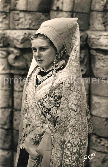 Ile de Re Rétaise en Costume de Mariée