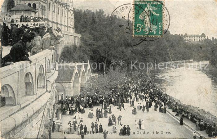 Lourdes Hautes Pyrenees La Place de la Grotte et le Grave