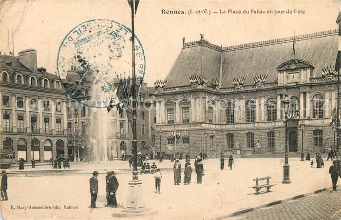 Rennes Ille-et-Vilaine Place de Palais un jour de Fete