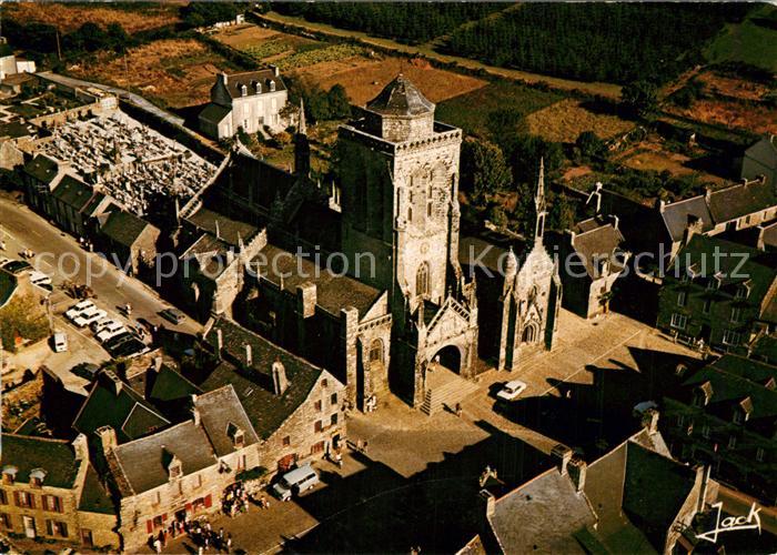 Locronan Fliegeraufnahme Place de l Eglise
