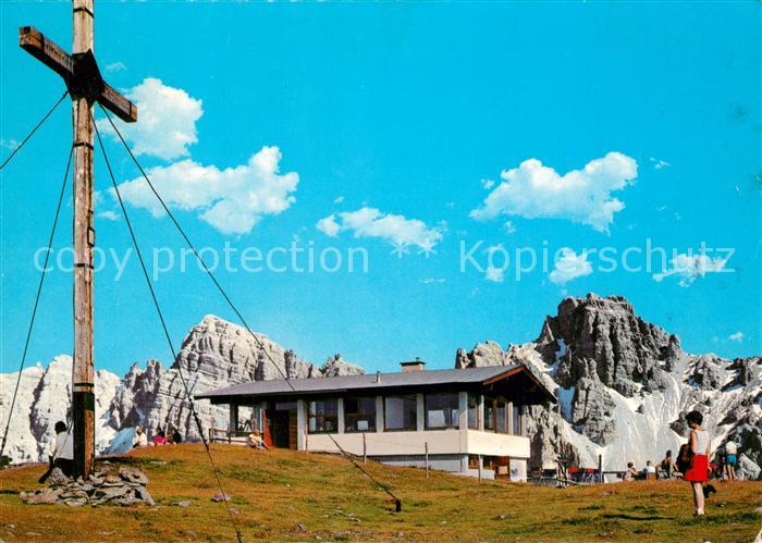 Axamer Lizum Gipfelhaus mit Gipfelkreuz am Hoadl