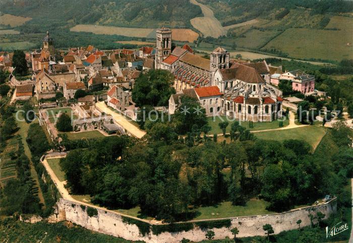 Vezelay Vue generale aerienne Basilique Sainte Madeleine La vieille cite