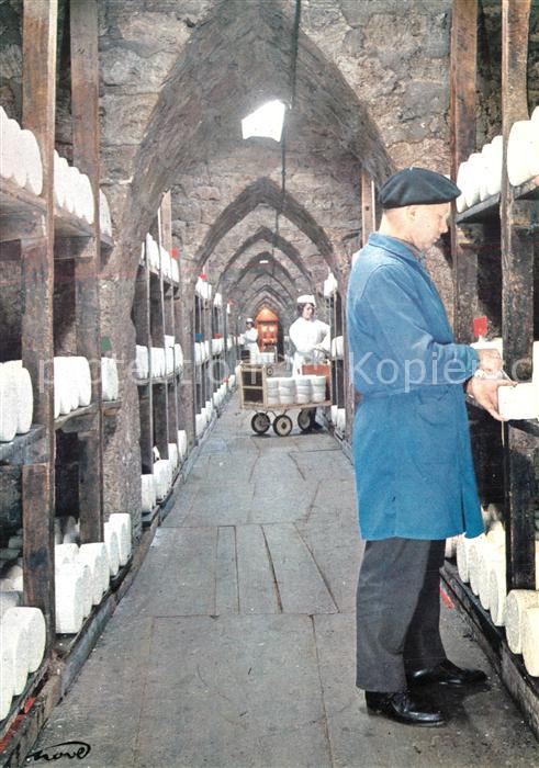 Roquefort-sur-Soulzon L’affineur verifie a la sonde l’evolution interne de la pa