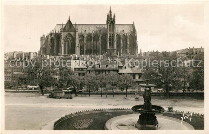 Metz 57 Moselle Fontaine la Cathedrale Brunnen Dom