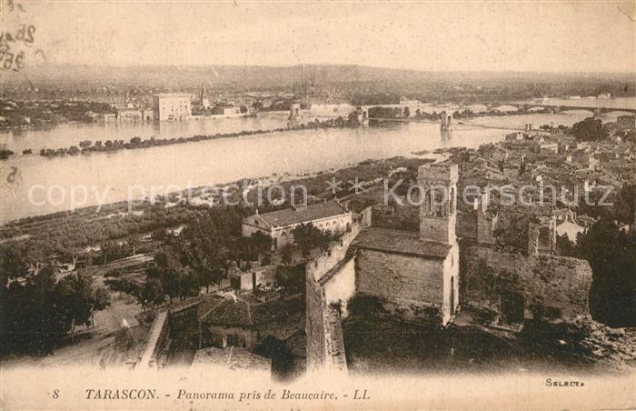 Tarascon Bouches-du-Rhone Panorama pris de Beaucaire