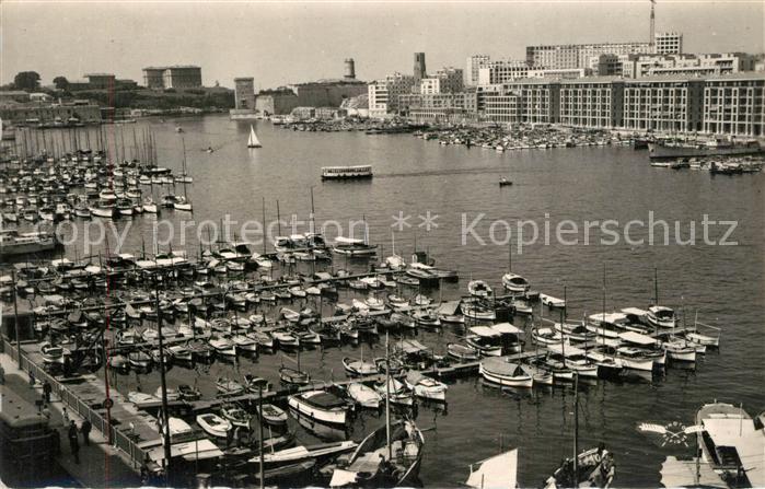 Marseille Bouches-du-Rhone Vieux Port au fond Fort Saint Jean et J