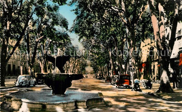 Aix-en-Provence Fontaine des Neuf Canons sur le Cours Mirabeau