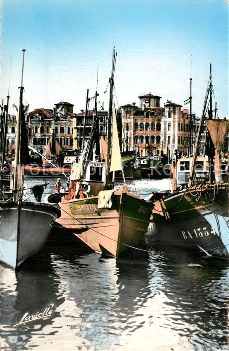 Saint-Jean-de-Luz Le Port bateaux Maison de l'Infante