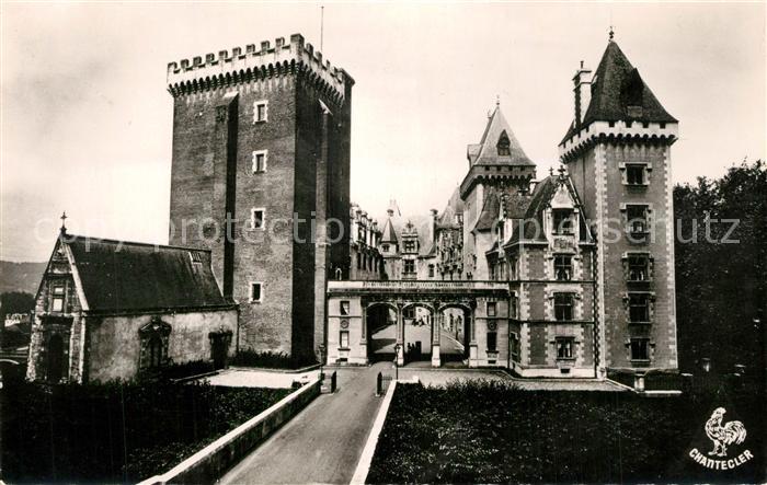 Pau 64 Chateau Henri IV et sa Cour d Honneur