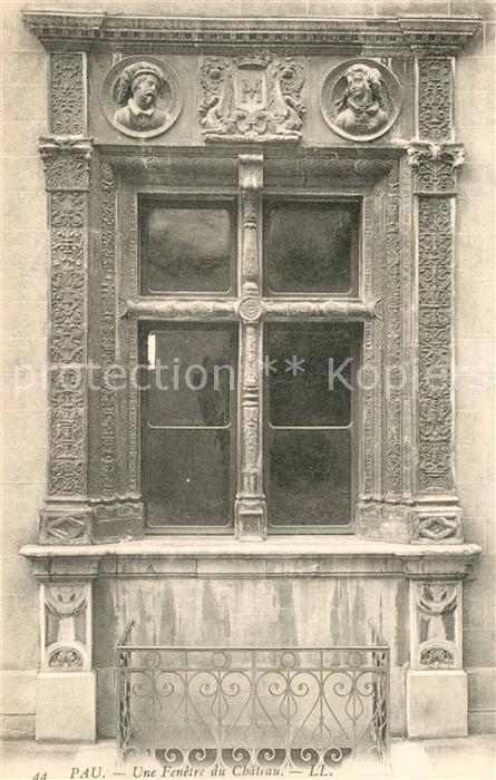 Pau 64 Une fenêtre du Chateau