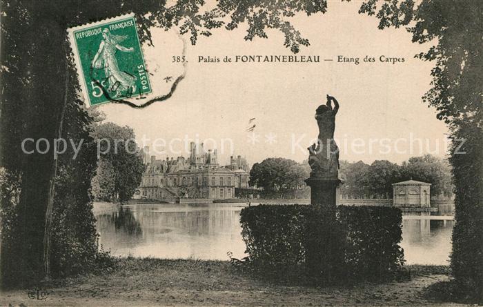 Fontainebleau Seine et Marne Statue Etang des Carpes Palais