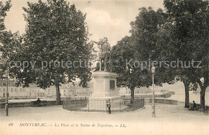 Montereau-Fault-Yonne Place et Statue de Napoléon