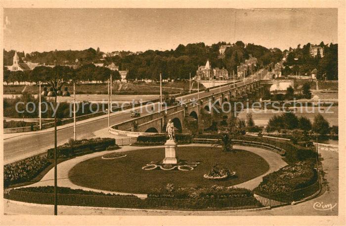 Tours Indre-et-Loire Place Anatole France et le pont de pierre