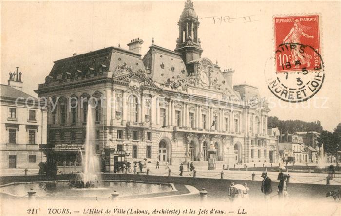 Tours Indre-et-Loire Hotel de Ville et les Jets d`eau