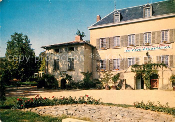 Le Perreon Le Chateau et l’entree du Caveau Beaujo