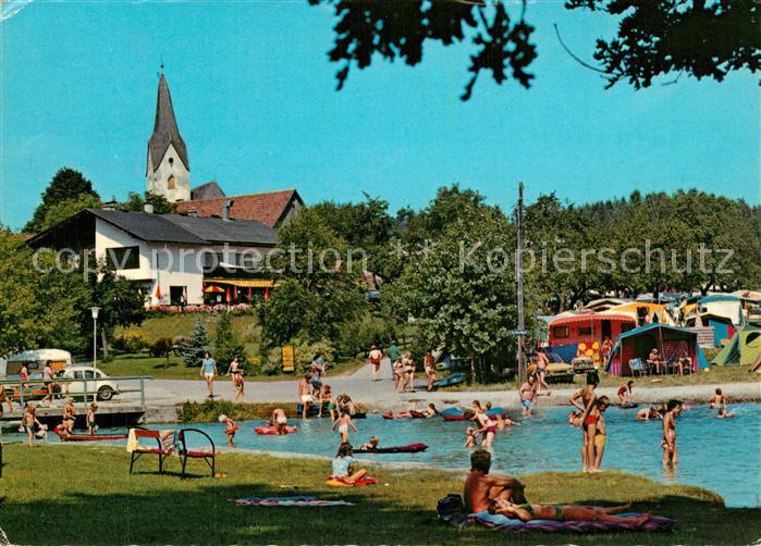 Faak am See Finkenstein Campingplatz am See Badestrand Blick zur Kirche Grillres