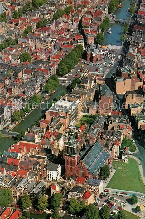 Amsterdam Niederlande Luchtopname van de Zuiderkerk en de Waag