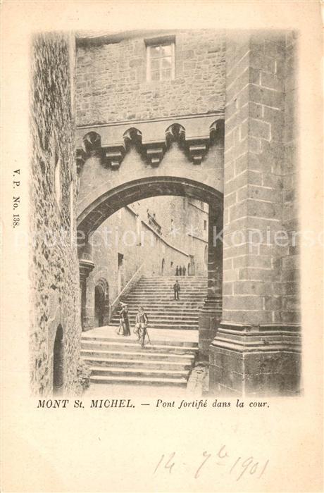 Mont-Saint-Michel Pont frotifie dans la cour