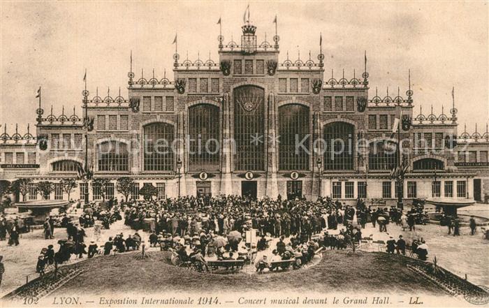 Lyon France Concert musical devant le Grand Hall