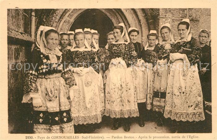 Cornouaille Region Quimper Pardon Breton Apres la procession Eglise
