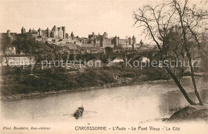 Carcassonne Pont vieux sur l'Aude et la Cité