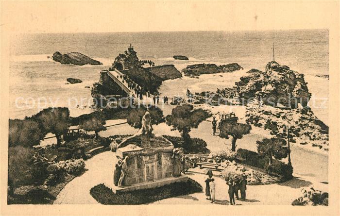 Biarritz Pyrenees Atlantiques Esplanade et le Rocher de la Vierge