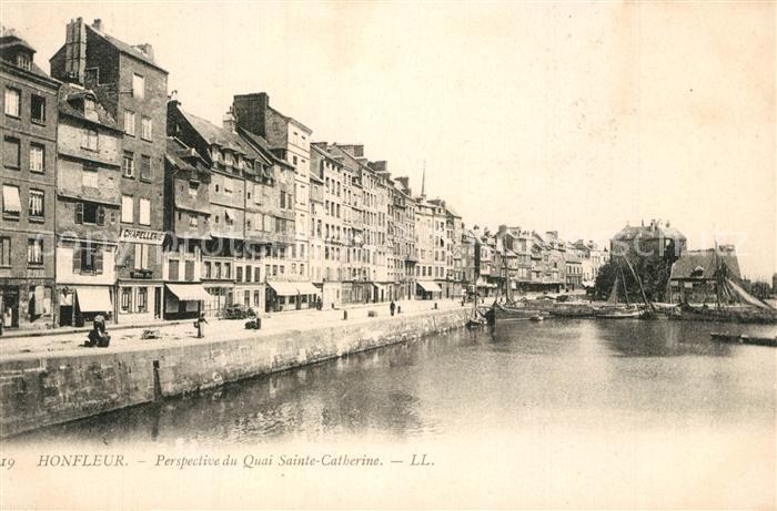 Honfleur Perspective du Quai Sainte Catherine