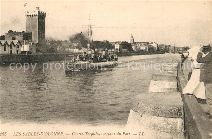 Les Sables-d Olonne Contre Torpilleur sortant du port