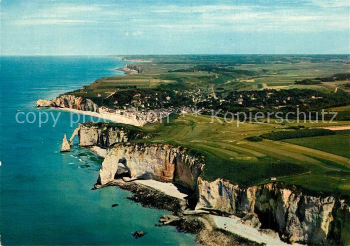 Etretat Les Falaises sont les plus beaux et plus fiers monument de l’Architectur