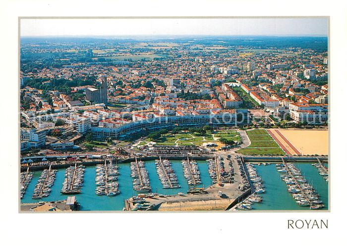 Royan 17 Regard sur la vlle et son port Vue aerienne