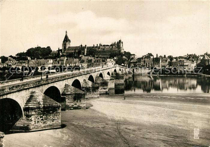 Gien 45 Vue vers la rive droite de la Loire et le grand Pont