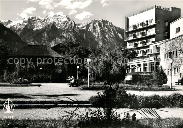 Bad Hall Oberoesterreich Kurpark und Parkhotel gegen Bettelwurf Karwendelgebirge