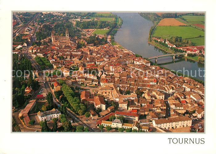 Tournus En bordure de la Saone la ville se regroupe au pied de l’abbaye Saint Ph