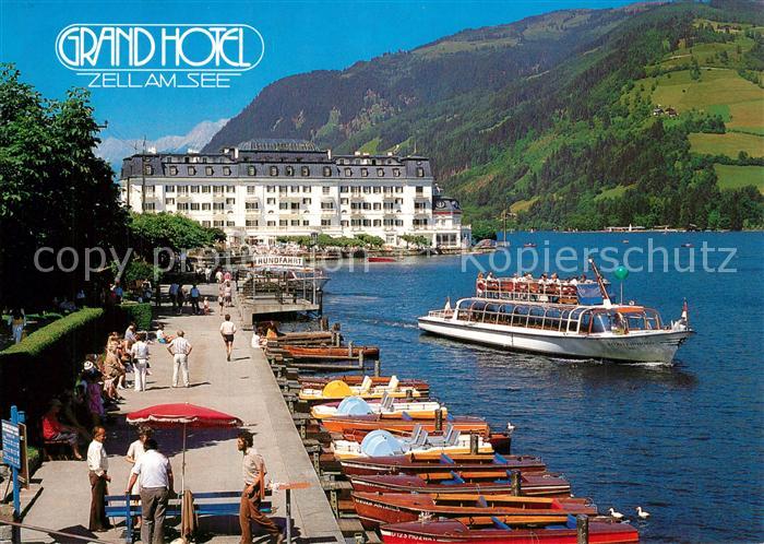Zell See Seepromenade mit Grand Hotel und Schiffsanlegeplaetzen
