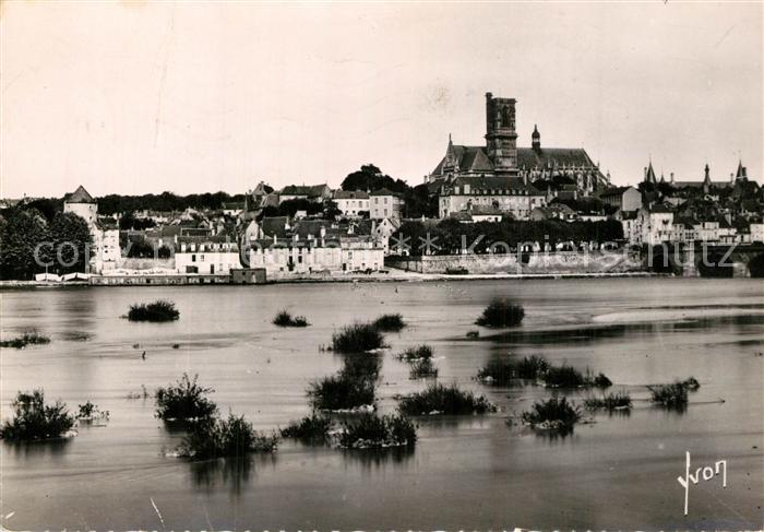 Nevers 58 La Ville vue de la rive gauche de la Loire