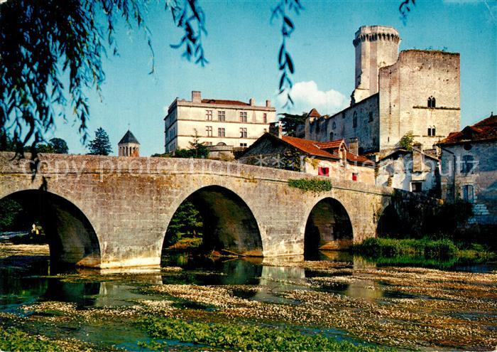 Bourdeilles Chateau vieux pont enjambant la Dronne