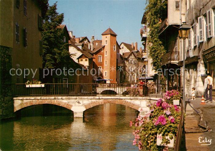 Annecy Haute-Savoie Promenade dans les vieux quartiers Quais au bord du Thiou