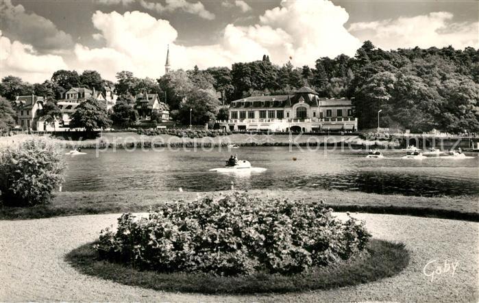 Bagnoles-de-l Orne Le Lac et le Casino des Thermes