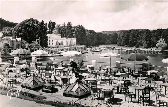 Bagnoles-de-l Orne La Terrasse des Thermes et le Lac Casin