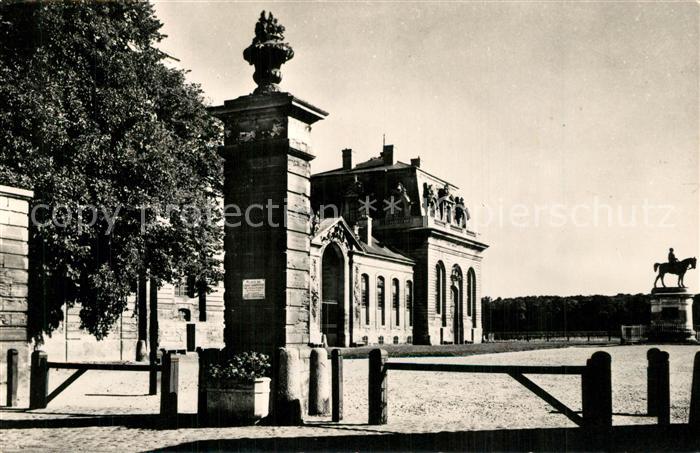Chantilly Oise Les Grandes Ecuries et Statue du Connét
