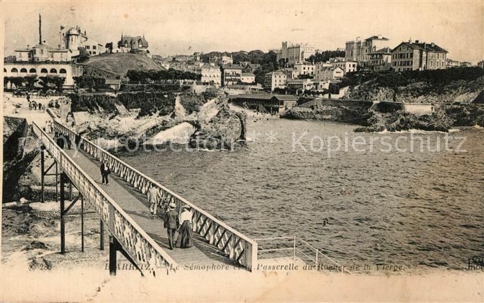 Biarritz Pyrenees Atlantiques Le Semaphore et la Passerelle du Rocher de la Vier