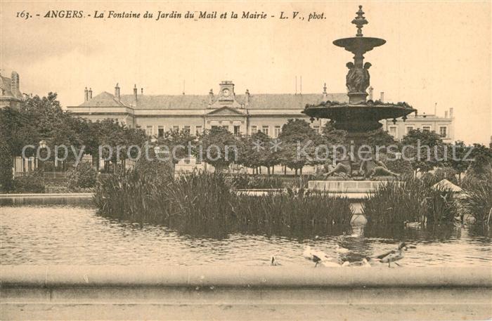 Angers La Fontaine du Jardin du Mail et la Mairie