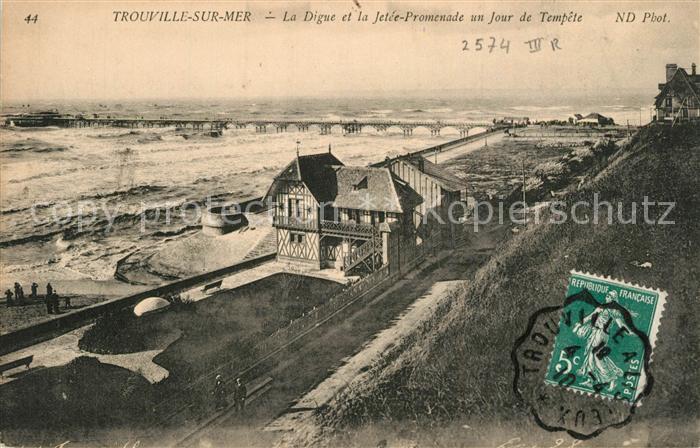 Trouville-sur-Mer La Digue et la Jetée Promenade Jour de Tempête