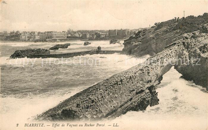 Biarritz Pyrenees Atlantiques Effet de Vagues au Rocher Percé