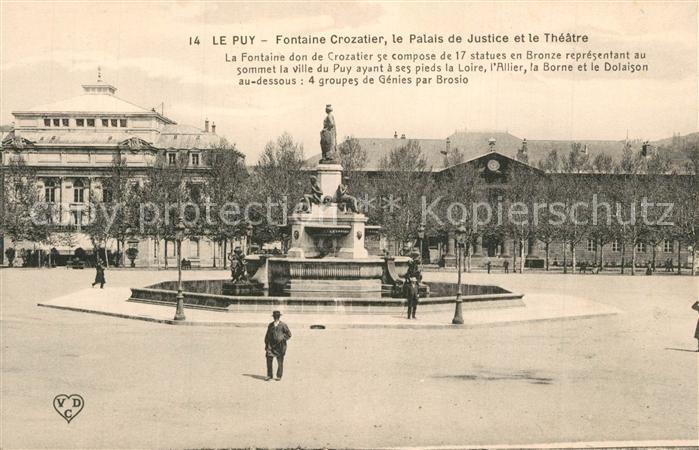 Le Puy-en-Velay Fontaine Crozatier Palais de Justice et le Théâtre
