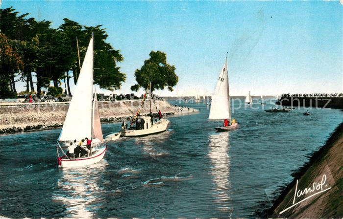Le Pouliguen Voiliers sortant du port Côte d_Amour