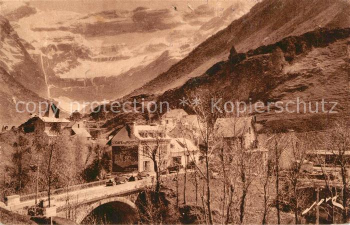 Gavarnie Hautes-Pyrenees Entrée du village au fond le Cirque