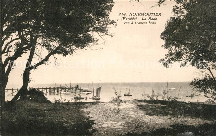 Noirmoutier-en-l Ile La Rade vue a travers bois